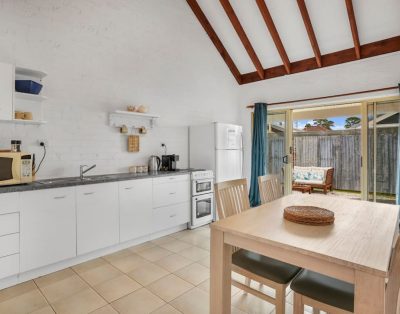 Back Loft · “Kallaroo” 3 – Coastal, 2-Story Guesthouse